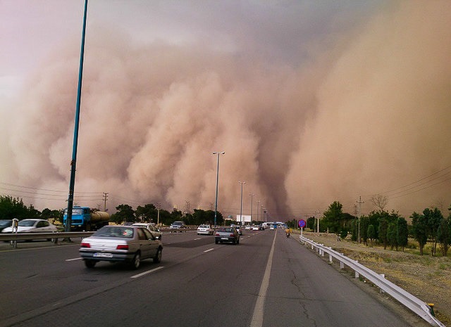 پدیده گردوغبار همراه با وزش طوفان در برخی از نقلط استان کرمان