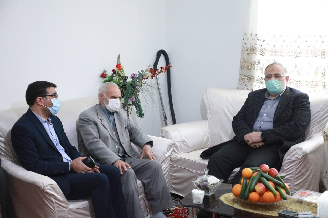 دیدار استاندار قزوین با خانواده شهیدان حاجی سیاری