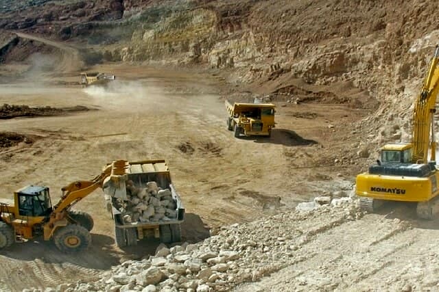 بلاتکلیفی کارگران معدن ققنوس یک خواف پس از سه ماه