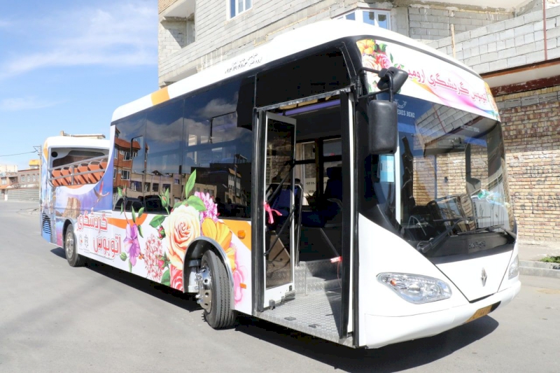 راه اندازی نخستین اتوبوس گردشگری روباز در ارومیه