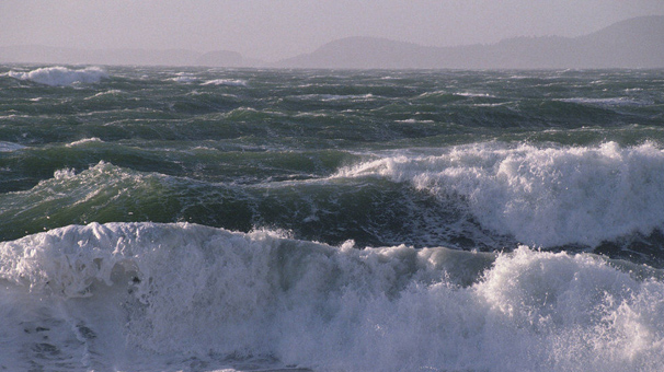 ارتفاع امواج دریای خزر امروز و فردا تا ۸۰ سانتی متر