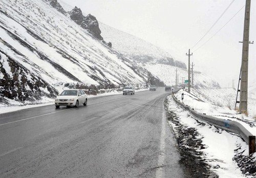 آخرین زورآزمایی زمستان در آستانه بهار؛ کوهستان‌های گیلان سفیدپوش برف شد