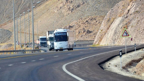 ثبت بیش از ۷۴ هزار تردد خودروی مسافران نوروزی در محور‌های استان