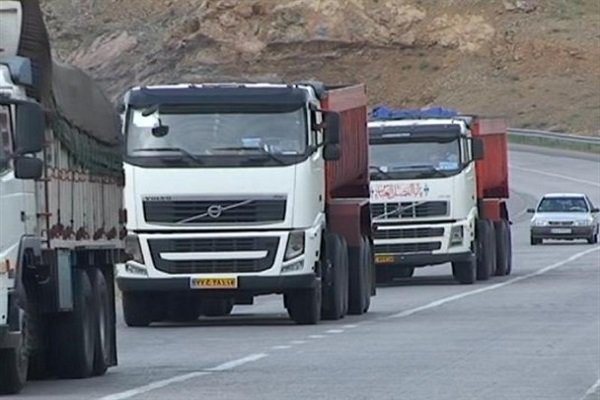 ممنوعیت تردد شبانه خودرو‌های سنگین در محور یزد- طبس از فردا
