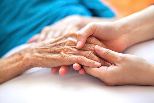 ضرورت ایجاد مستمری و بیمه مراقبت سالمندان