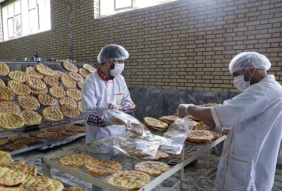 همزمان با نیمه شعبان، توزیع نان صلواتی در ۱۱۳ نانوایی حاشیه شهر مشهد
