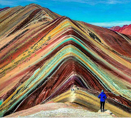 کوه‌های زیبا و عجیب رنگین کمانی
