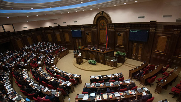 رای پارلمان ارمنستان به لغو حکومت نظامی