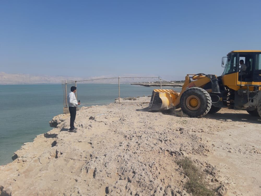 ادامه رفع تصرف از سواحل دریا در استان بوشهر