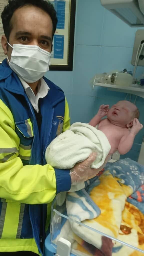 تولد نوزاد عجول در آمبولانس مرکز فوریت‌های پزشکی قزوین