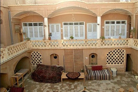 مهرو موم هفت خانه مسافر غیر مجاز در شهرستان کاشان