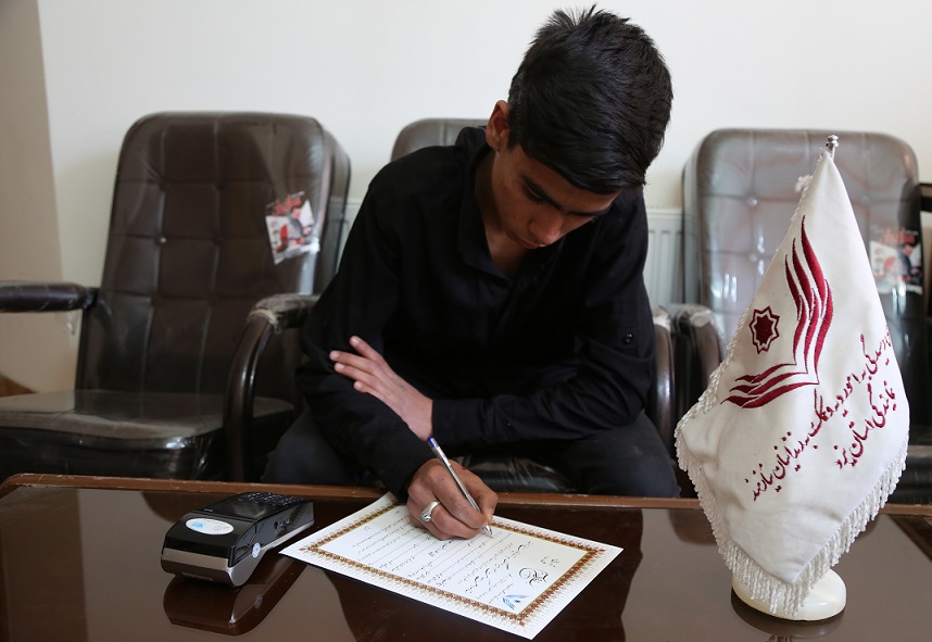 یک ماه کارگری نوجوان یزدی برای آزادی زندانی