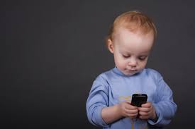 عوارض استفاده از  تلفن همراه در کودکان