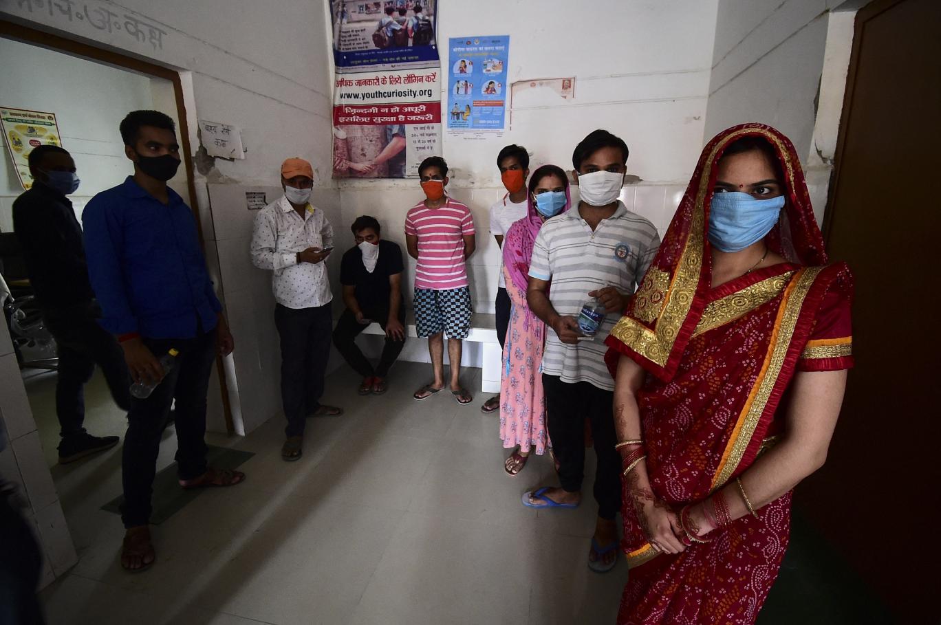 روستاییان هندی برای درمان کرونا به داغ‌زنی متوسل شده‌اند!