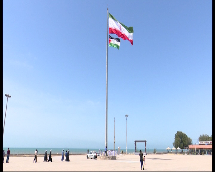 اهتزاز پرچم ایران و فلسطین در بندرعباس به مناسبت روز قدس