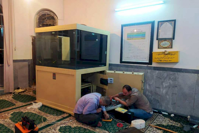 تعمیر و تجهیز ویترین‌های حفاظتی قرآن‌های تاریخی در سقز