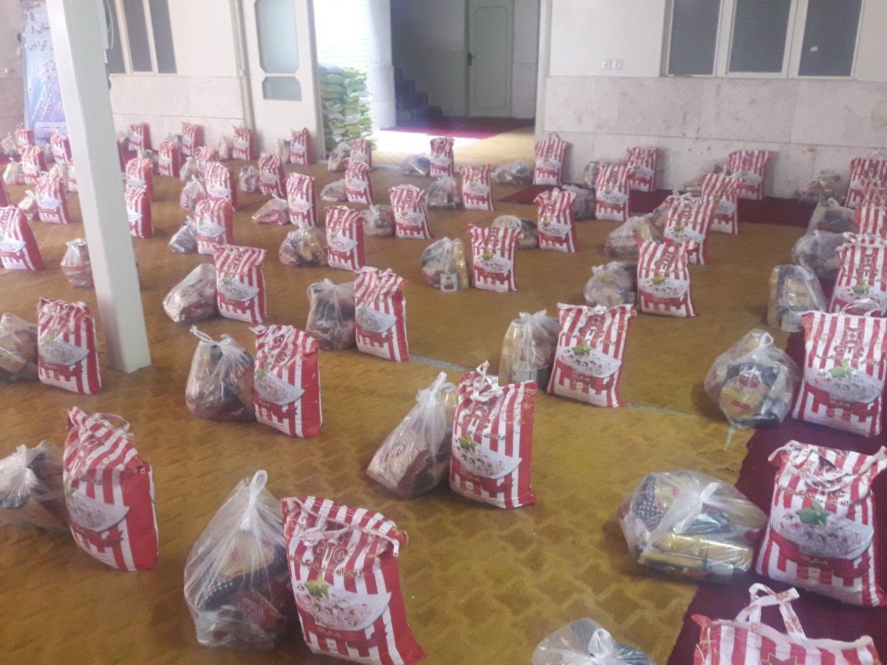 اهدای صدها بسته کمک معیشتی به بیماران در تربت حیدریه