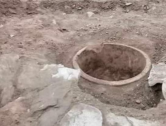 کشف اشیاء تاریخی حین حفر کانال آب در کدکن تربت‌حیدریه