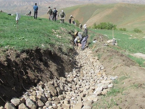 آبرسانی به زمین های کشاورزی روستای چوبین