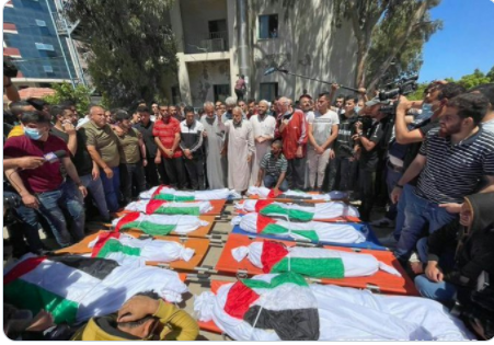 تشییع جنازه شهدای جنایت اردوگاه الشاطئ