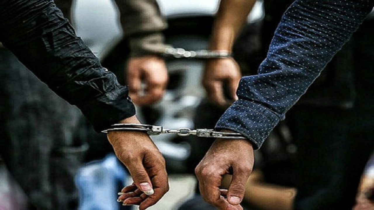 دستبند پلیس شوش بر دستان عاملان تیراندازی