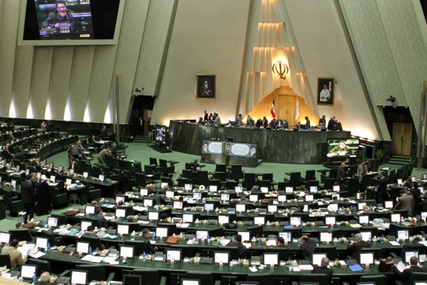 موافقت مجلس با یک فوریت لایحه حمایت از زنان