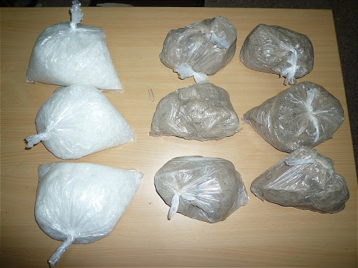 دستگیری قاچاقچی مواد مخدر با بیش از دو کیلوگرم هروئین و شیشه