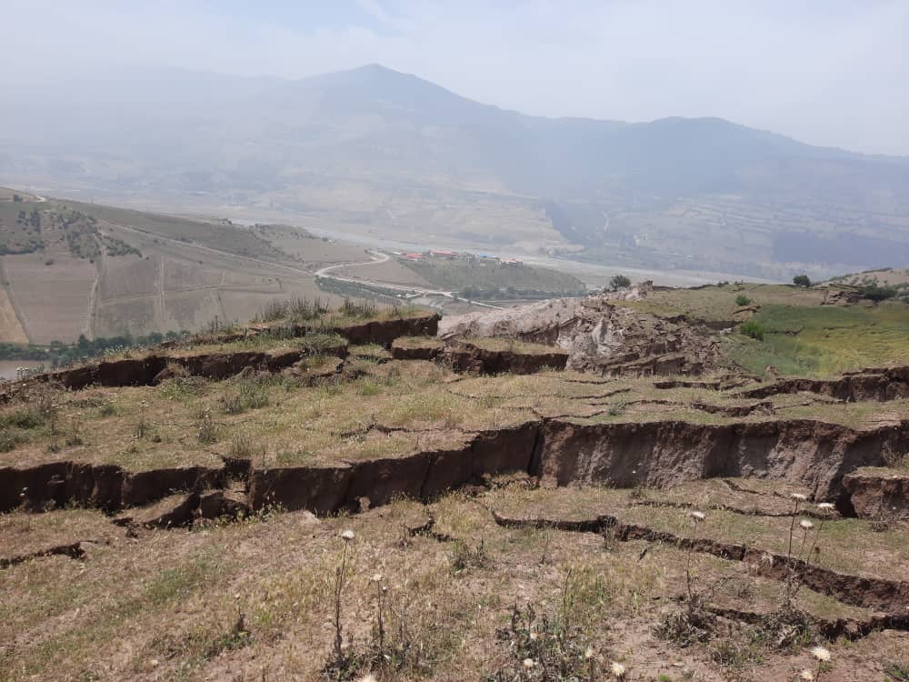 لغزش زمین در روستای خرشک رودبار