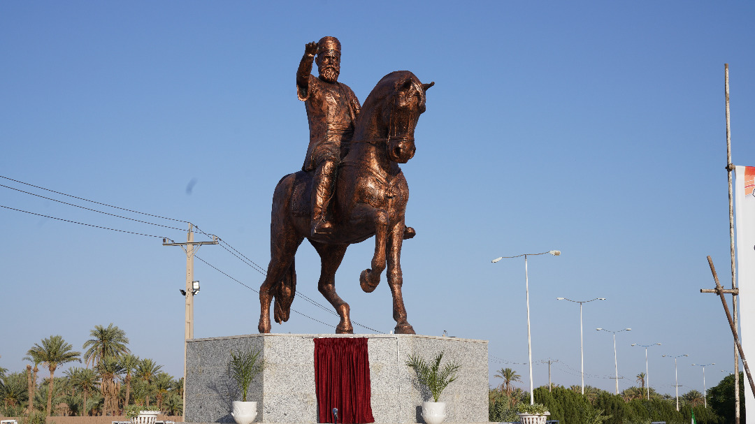 رونمایی از مجسمه محمدتقی خان در بافق