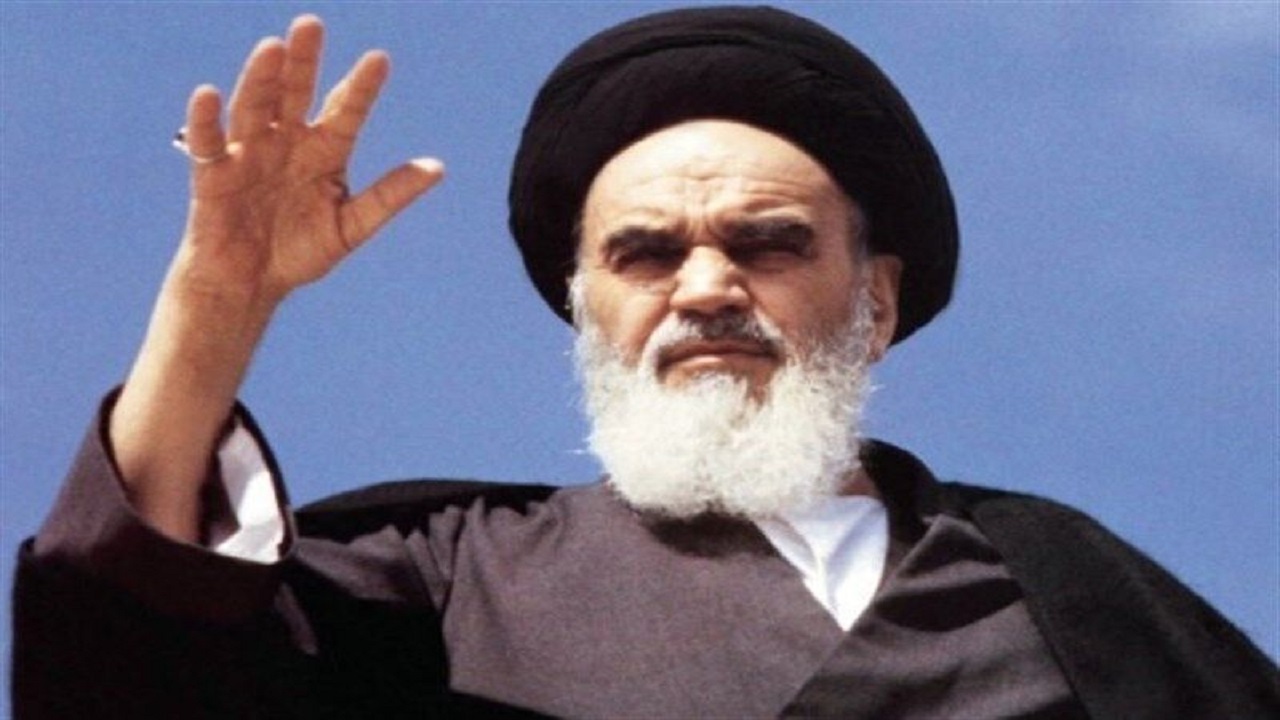 انقلاب اسلامی به برکت امام راحل و خون شهدا استوار است