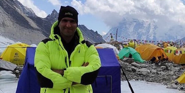 کوهنورد اصفهانی فاتح اورست در نپال گرفتار شد