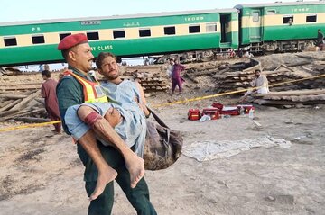 ده‌ها کشته و زخمی بر اثر تصادف دو قطار در پاکستان