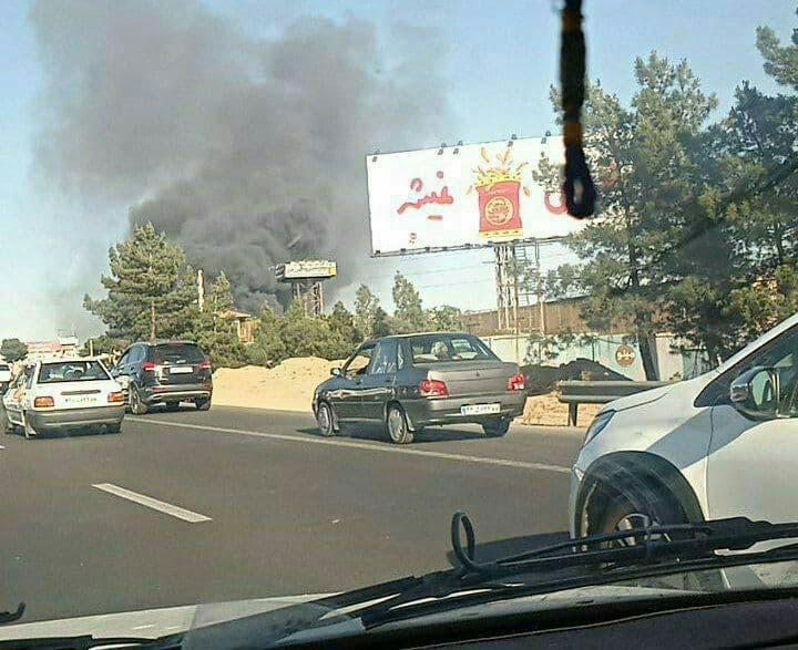 آتش سوزی در یک شرکت مواد غذایی در جاده مخصوص کرج