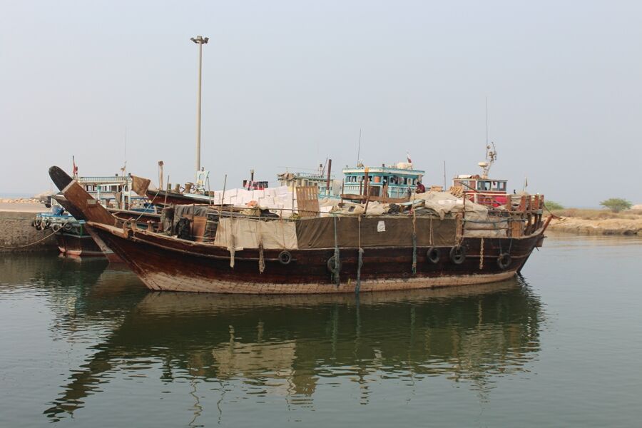 توقیف یک فروند شناور حامل کالای قاچاق در گناوه