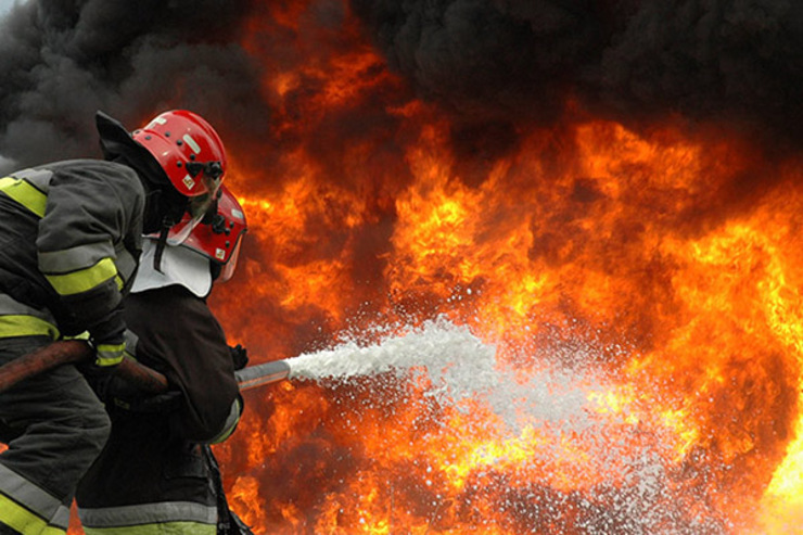 آتش سوزی در کارخانه مواد غذایی در اتوبان کرج قزوین