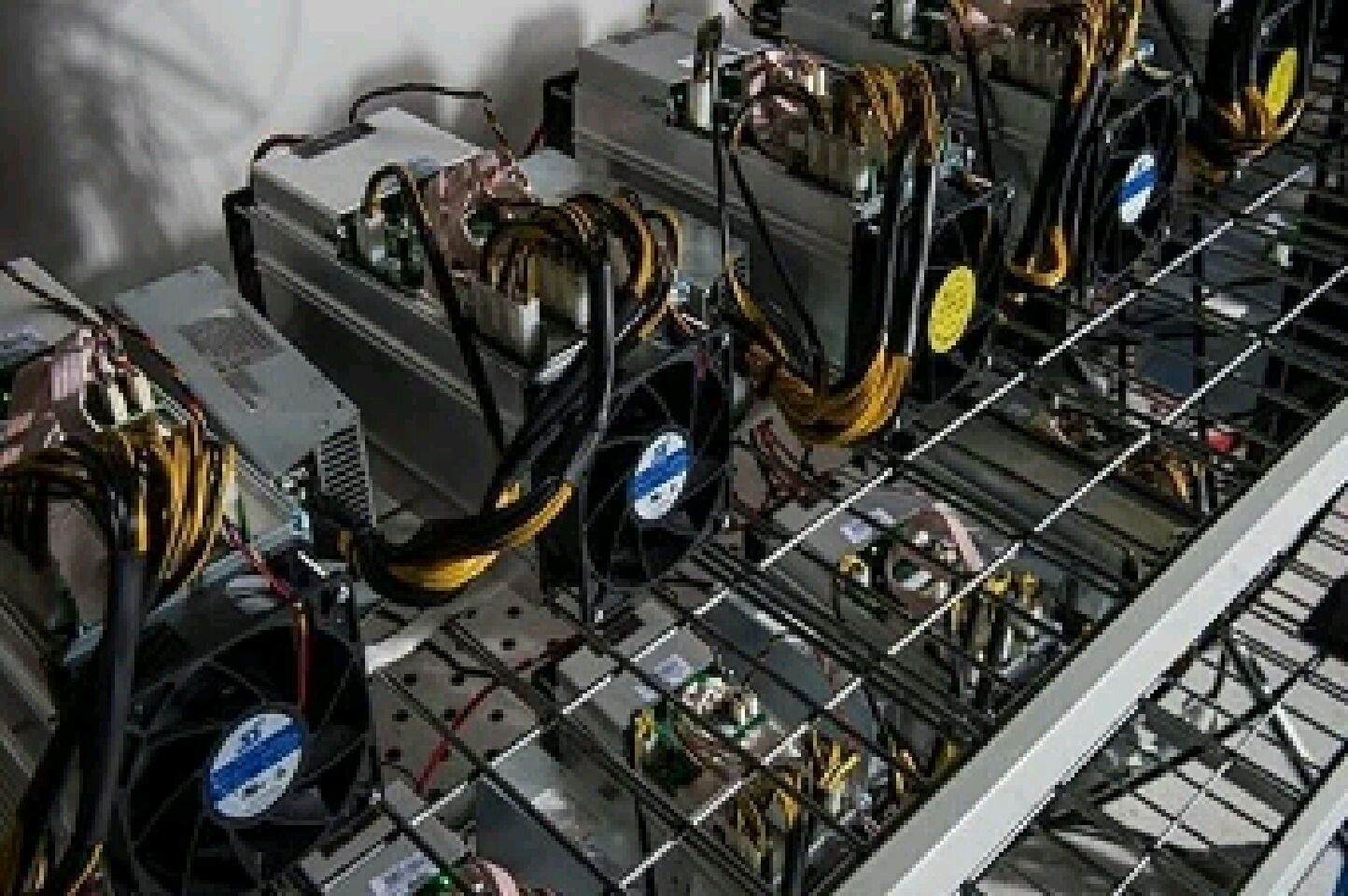 کشف ۱۰۶ دستگاه استخراج ارز دیجیتال در تایباد
