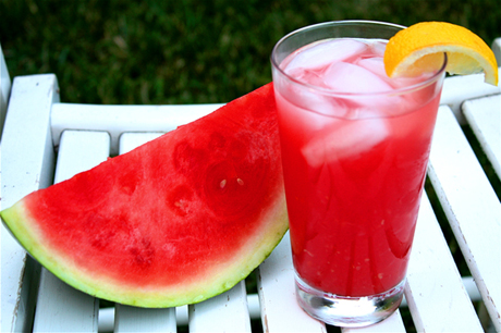 آب هندوانه نوشیدنی سرشار از ویتامین