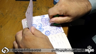 رییس ستاد انتخابات استان قم پایان رای گیری را در شعب اخذ رای اعلام کرد.