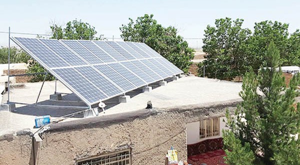 آغاز توزیع صفحه‌های خورشیدی در مناطق عشایری استان
