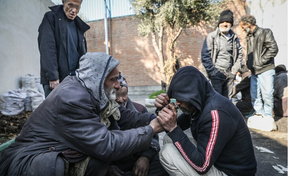 معتادان بالای ۶۵ سال در مراکز نگهداری مجزا از جوانان نگهداری شوند