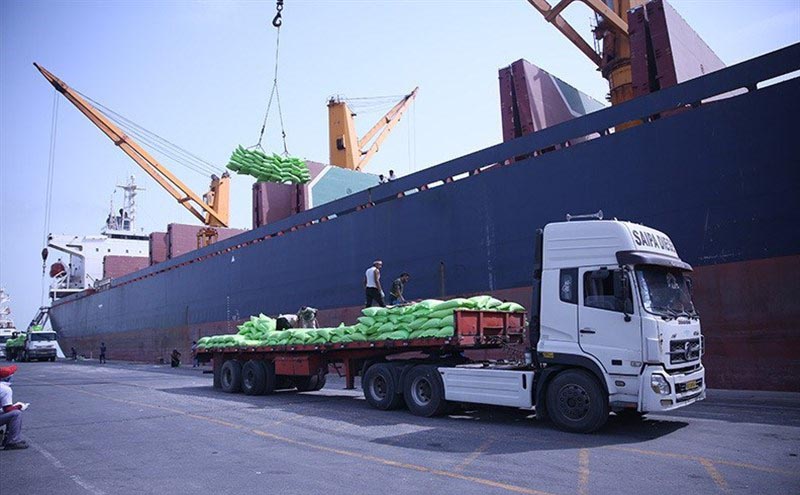 واردات ۳۱ هزار تن کالای اساسی از بندر بوشهر
