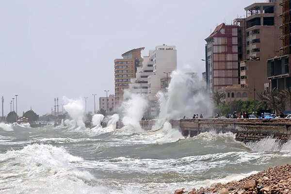 باد نسبتاً شدید در خلیج فارس و مواج شدن دریا
