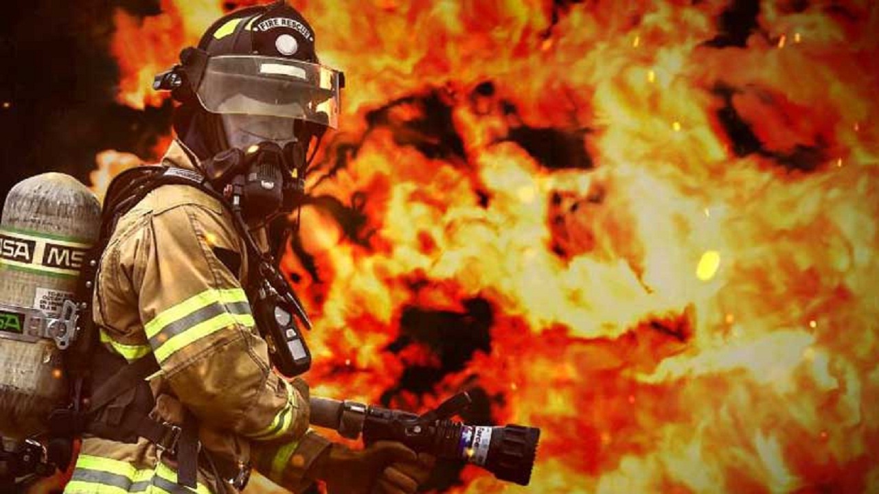 تلاش بی پایان آتش نشانان برای مهار آتش سوزی‌ها