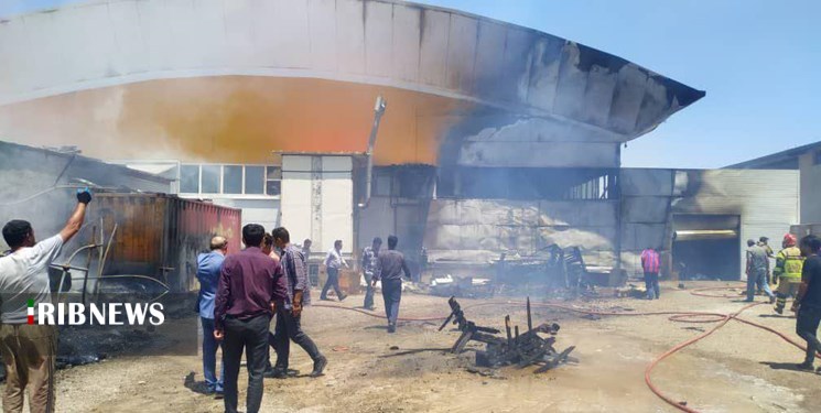آتش‌سوزی انبار یکی از تولیدکنندگان نخ در زنجان