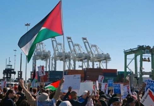 جلوگیری از پهلو گرفتن کشتی اسرائیلی در سواحل اوکلند آمریکا