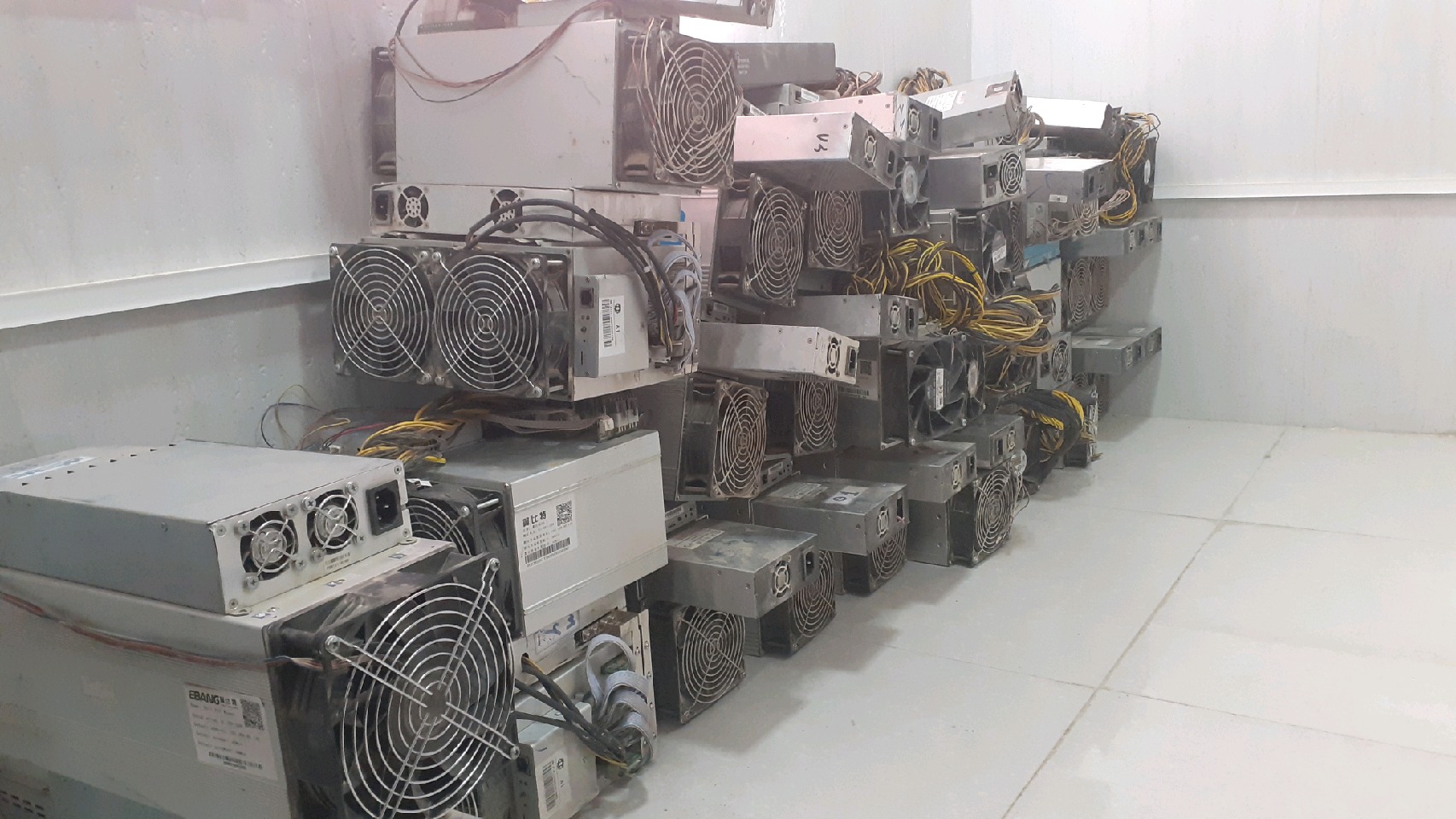 کشف ۳۰ دستگاه استخراج ارز دیجیتال در کهگیلویه