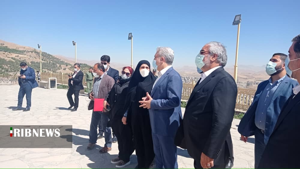 بازدید وزیر میراث فرهنگی از مجسمه ایثار و مقاومت مردم کردستان