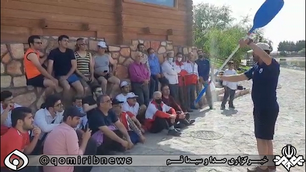آشنایی امدادگران هلال احرم با مهارت های قایق رانی
