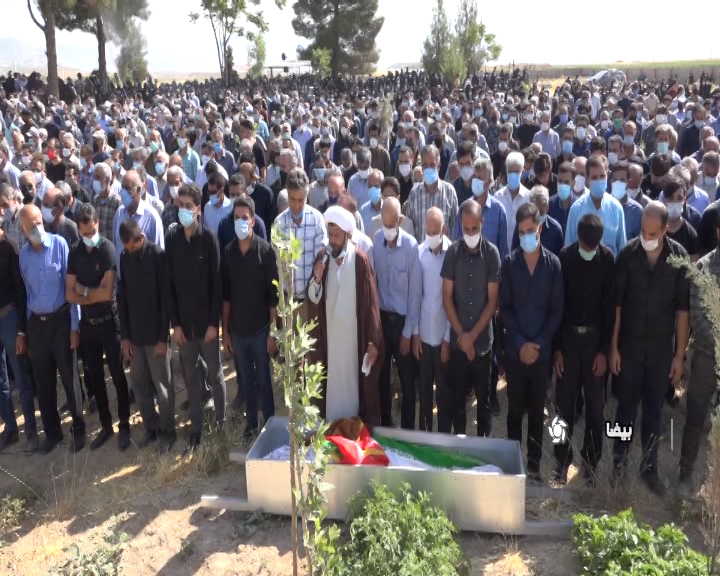 وداع گرم و با شکوه مردم متدین انقلابی و شهید پرور شهرستان بیضا با یکی از یادگاران دوران دفاع مقدس