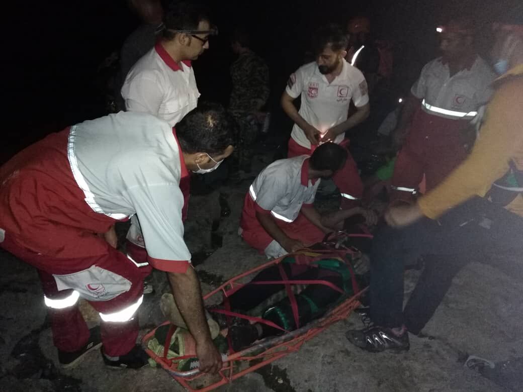نجات ۲ گردشگر پس از سقوط از ارتفاعات تنگ رغز داراب